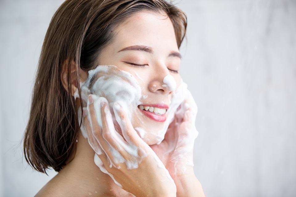 Mengapa Double Cleansing Penting dalam Basic Skincare?